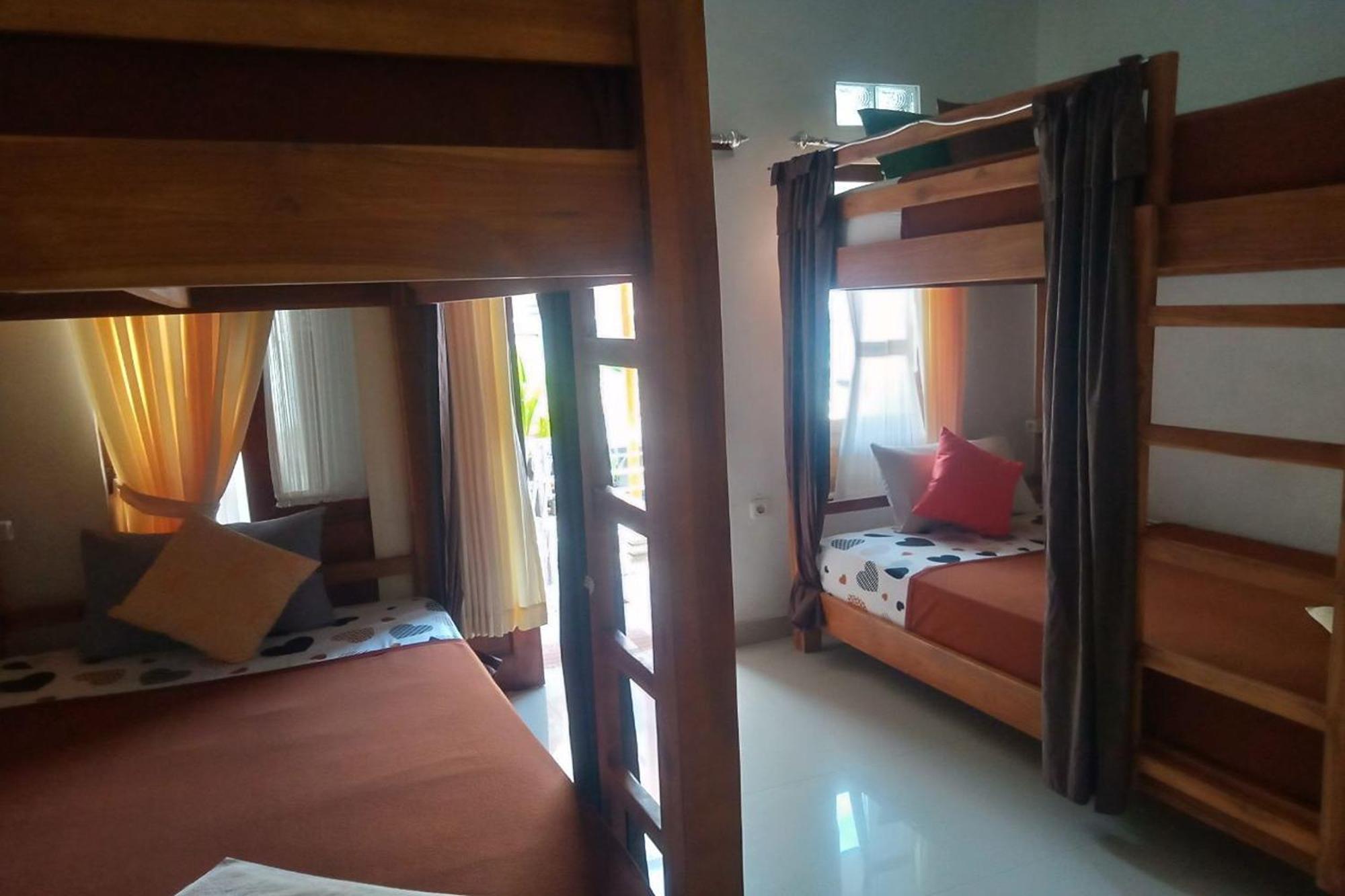 Gedhong Hostel Batununggul Exterior foto